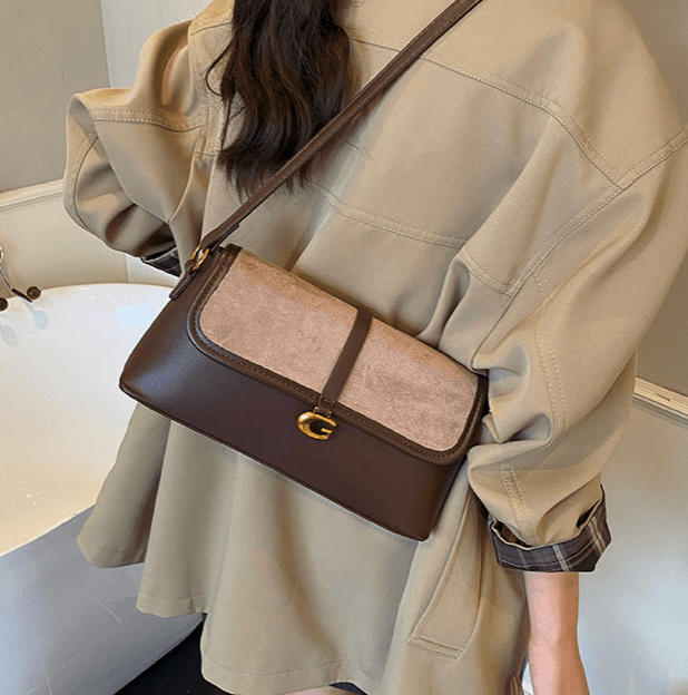 contrast-flap-shoulder-bag-with-gold-buckle